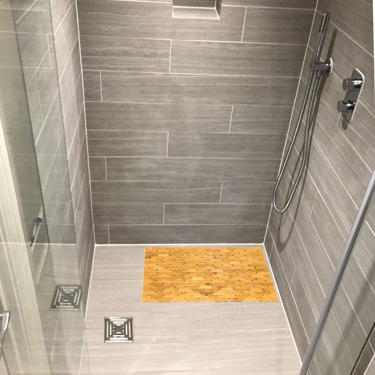 Gonioa Natural Bamboo Bath Mat, Wooden Door Mat Kitchen Floor Bath Rug, Bathroom Shower and Tub Mats, Wooden Bath Mat for Shower, Bath, Spa Or Sauna (16 x 24 Inch) Gonioa