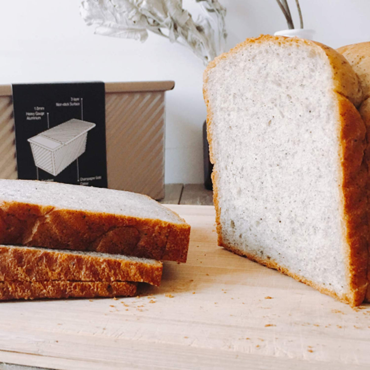 CHEFMADE Loaf Pan with Lid, Non-Stick Bread Pan Bakeware Durable Carbon Steel Bread Toast Mold with Cover for Baking Bread Tin for Homemade Cakes, Breads and Meatloaf CHEFMADE