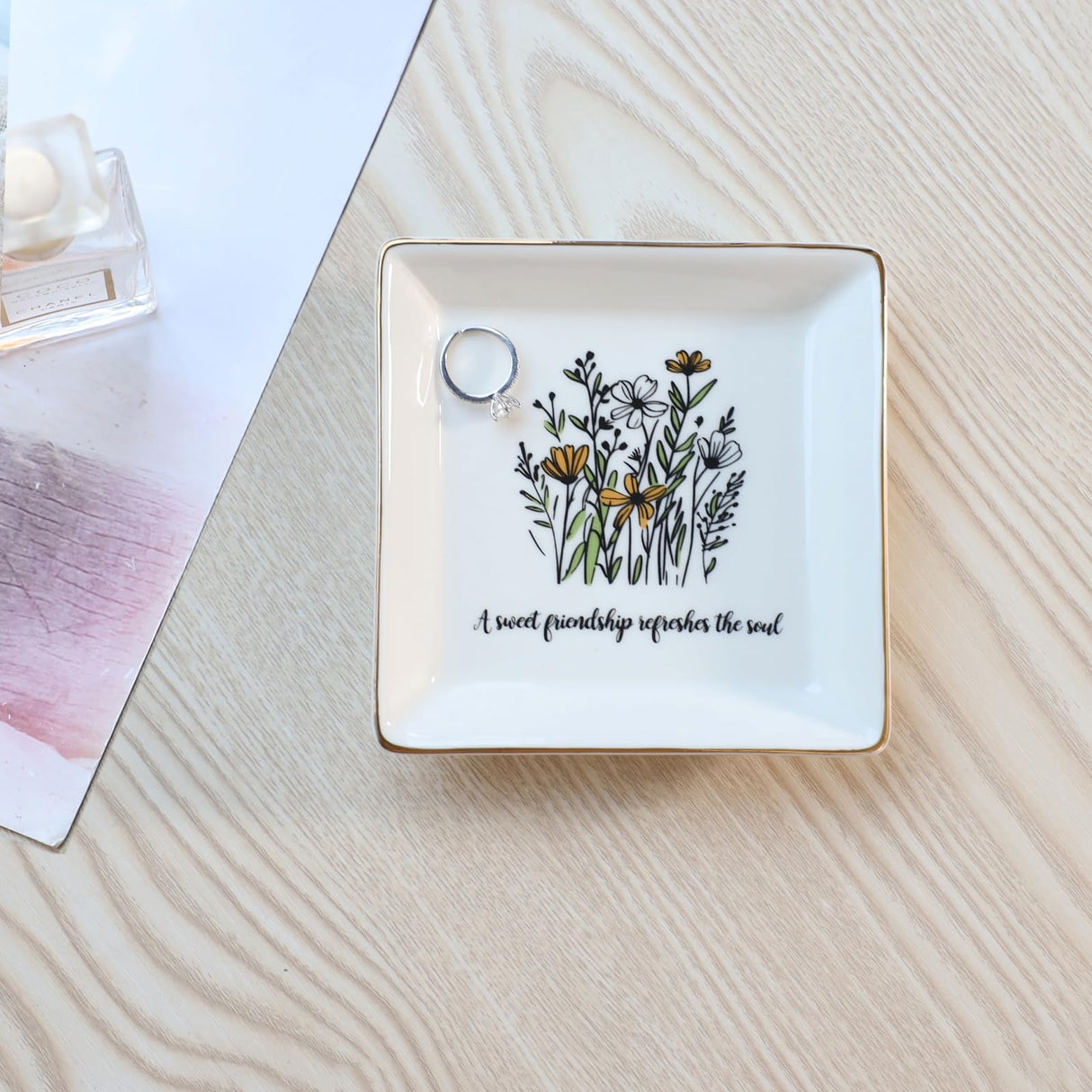 VINCOMIC Friendship Christmas Gifts for Women Friends, Ring Trinket Dish, Jewelry Tray-A Sweet Friendship Refreshes the Soul, Ceramic White VINCOMIC