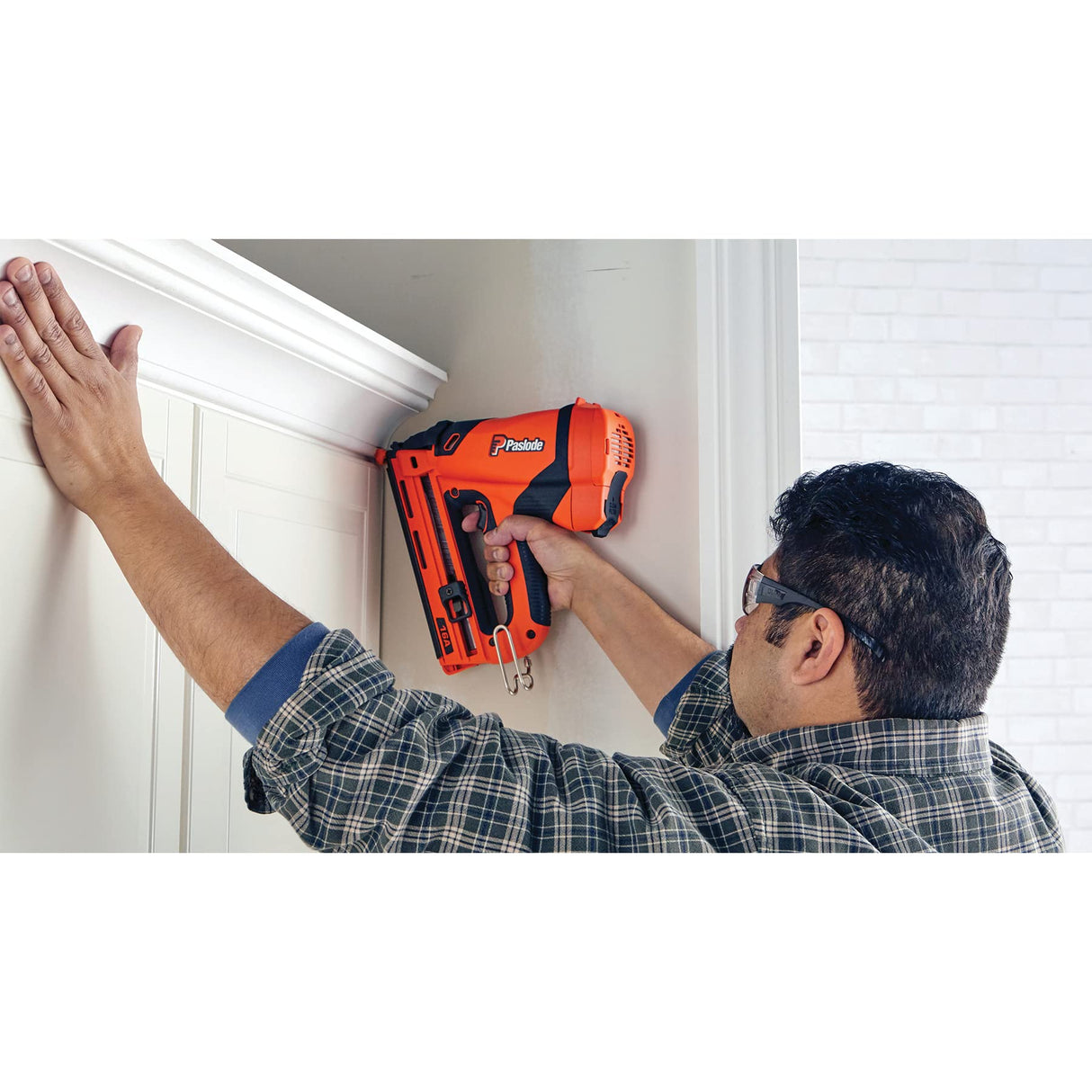 Paslode - Cordless Finish Nailer, 916200, 16 Gauge Angled, Battery and Fuel Cell Powered, No Compressor Needed Paslode