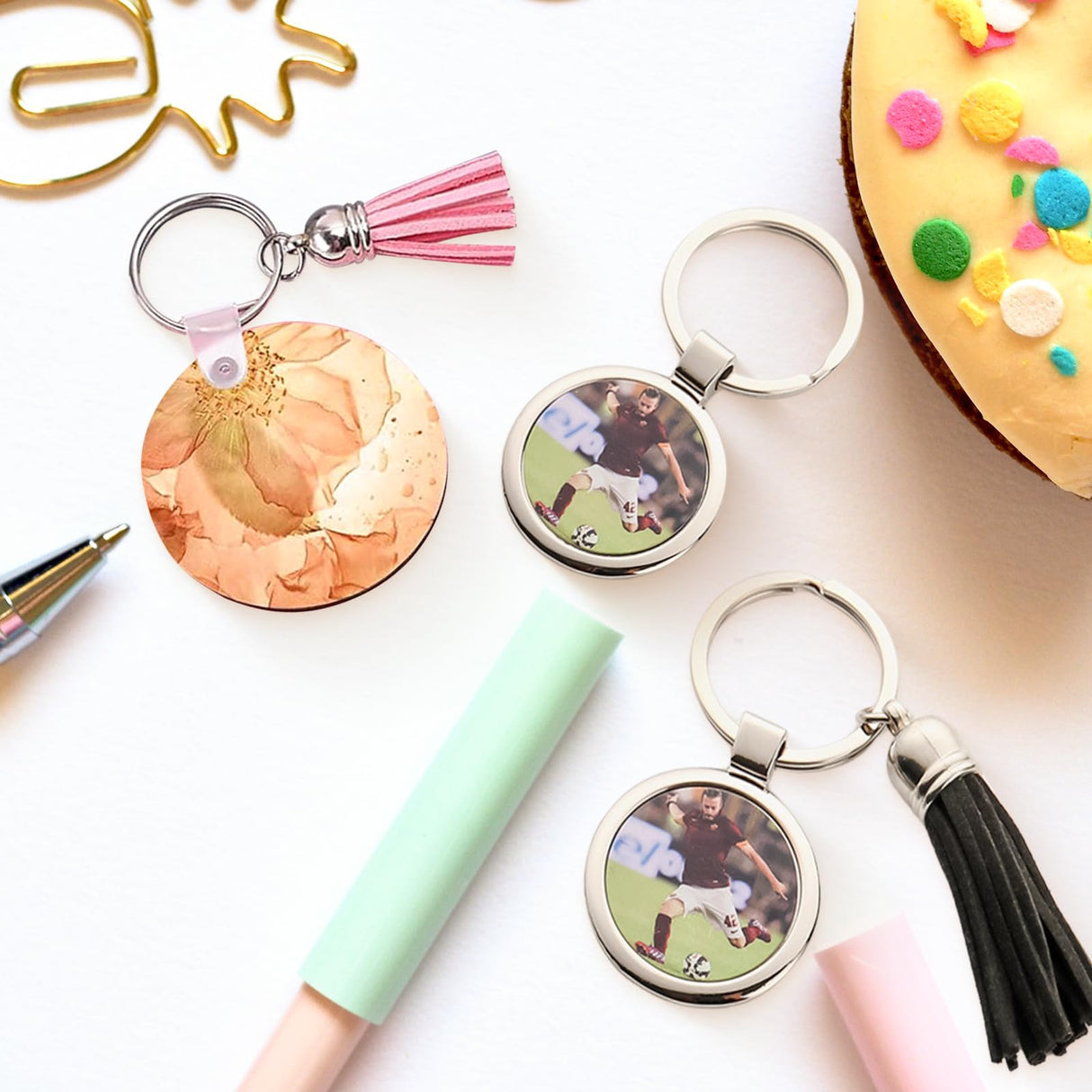 Muka 100Pcs 1 Inch Round Sublimation Blank Aluminum Sheets, Aluminum Board Heat Transfer for Breastpin, Retractable Badge Holder, Photo Tray, Collapsible Phone Holders Muka