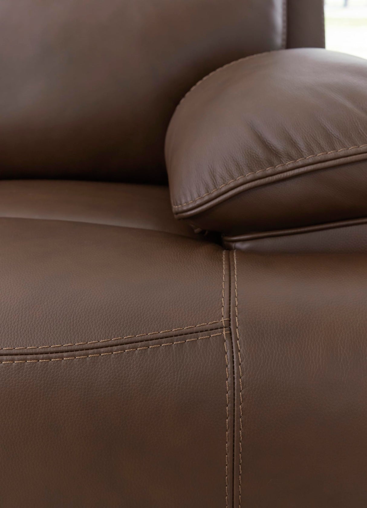 Signature Design by Ashley VonRyan Modern Zero Gravity Leather Match Power Recliner with Adjustable Headrest and USB Ports, Dark Brown Signature Design by Ashley