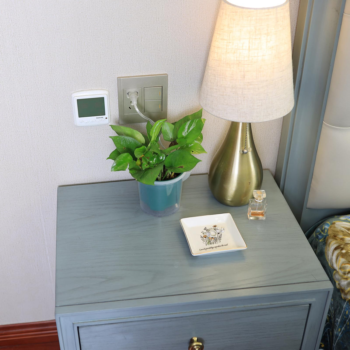 VINCOMIC Friendship Christmas Gifts for Women Friends, Ring Trinket Dish, Jewelry Tray-A Sweet Friendship Refreshes the Soul, Ceramic White VINCOMIC