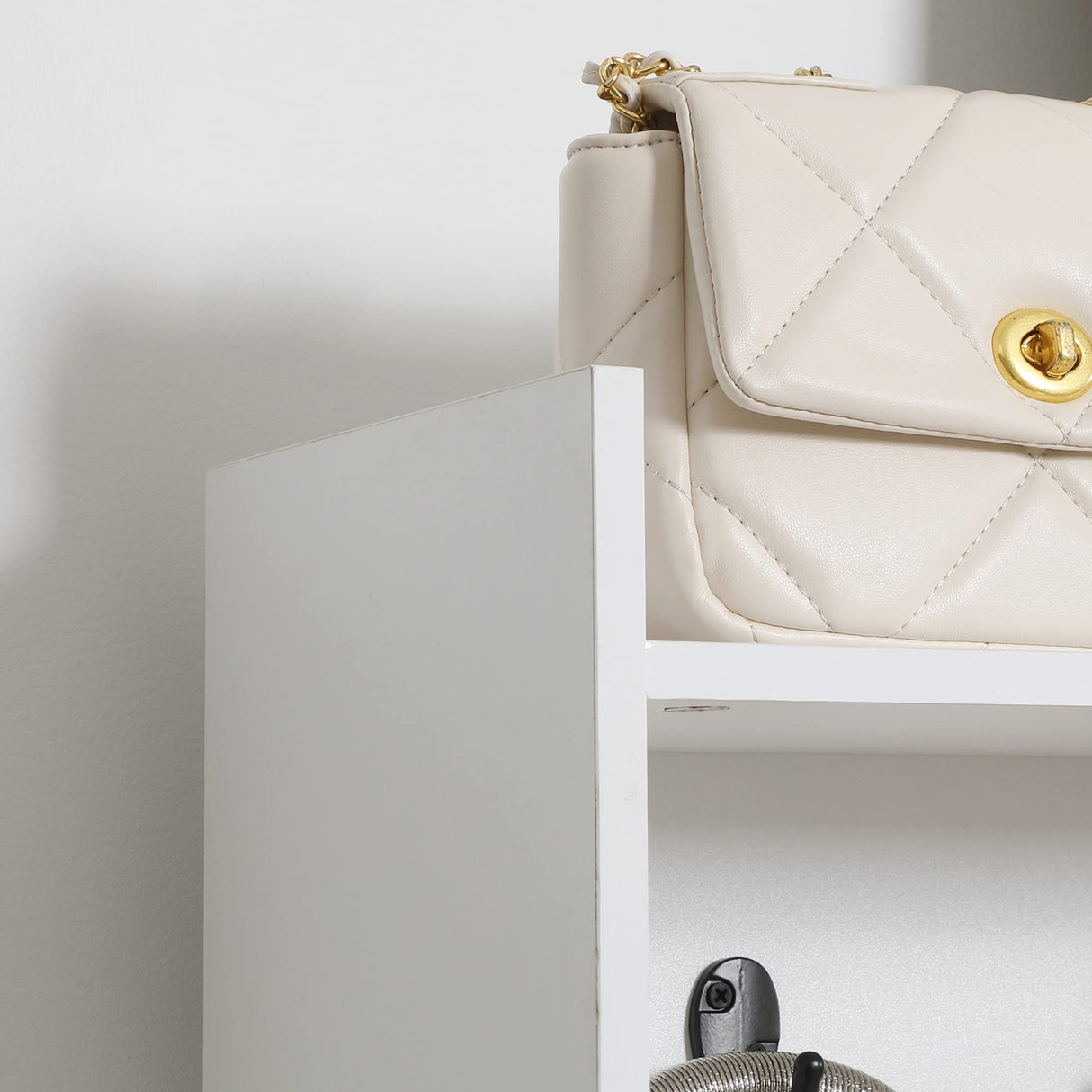 HOMCOM Modern Hall Tree, Entryway Coat Rack with Shoe Bench, 5 Hooks, Storage Shelf and Slatted Door Cabinet for Hallway, White HOMCOM