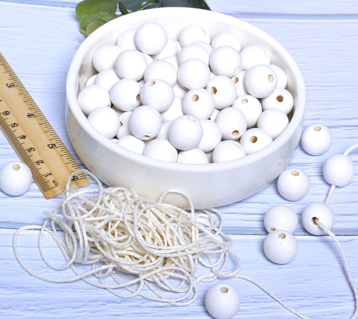 60 Pieces 18mm White Wood Beads for Handmade Crafts, Round Wooden Beads Bulk with 4mm Hole for for Farmhouse Garland,/ Craft Making woodeni