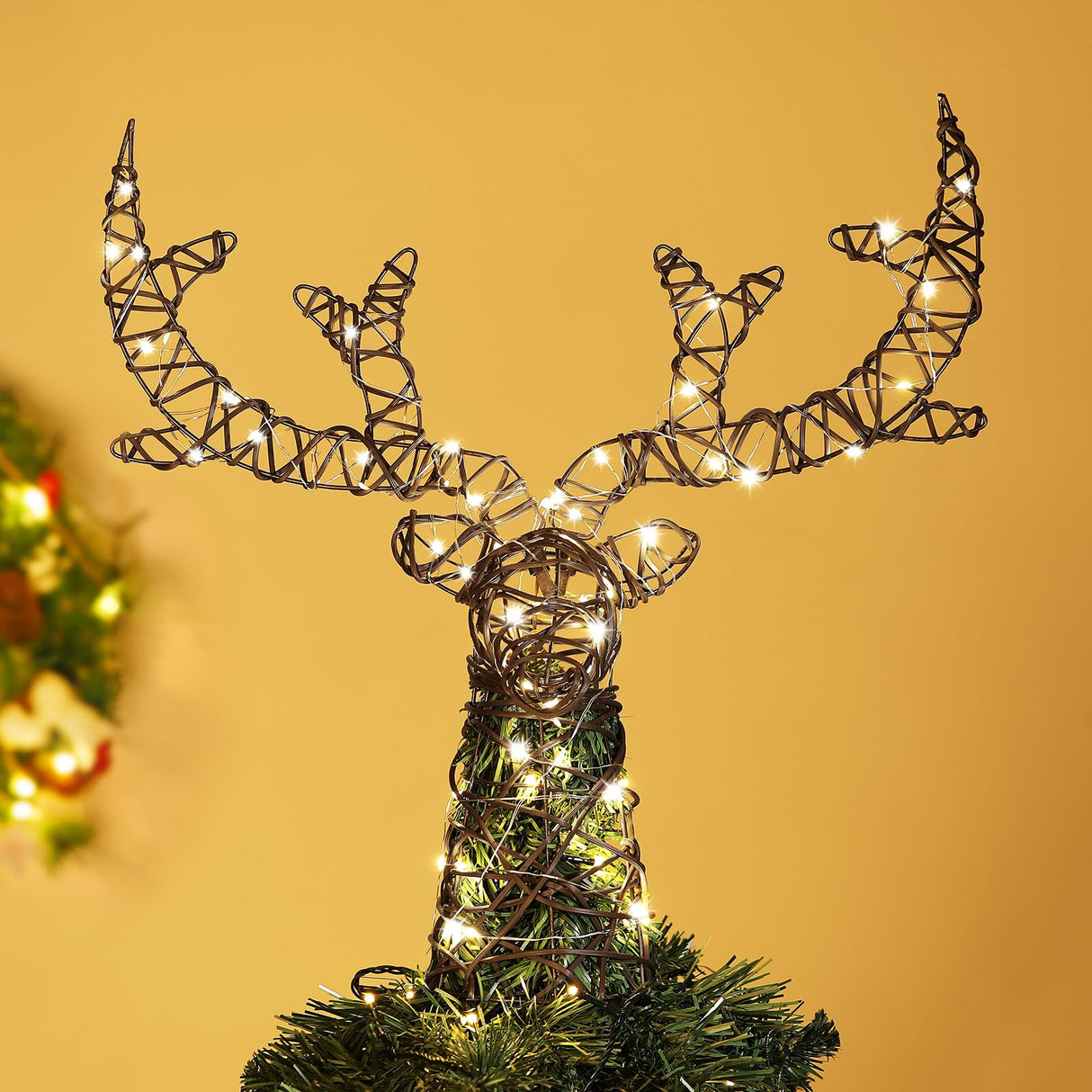 Lewondr Christmas Tree Topper, Metal Frame Deer Tree Topper with 50 Warm Light Beads, Remote & USB Operated Tree Topper with Lights 6H Timer, Xmas Tree Decor for Holiday Home Decoration, Brown Lewondr