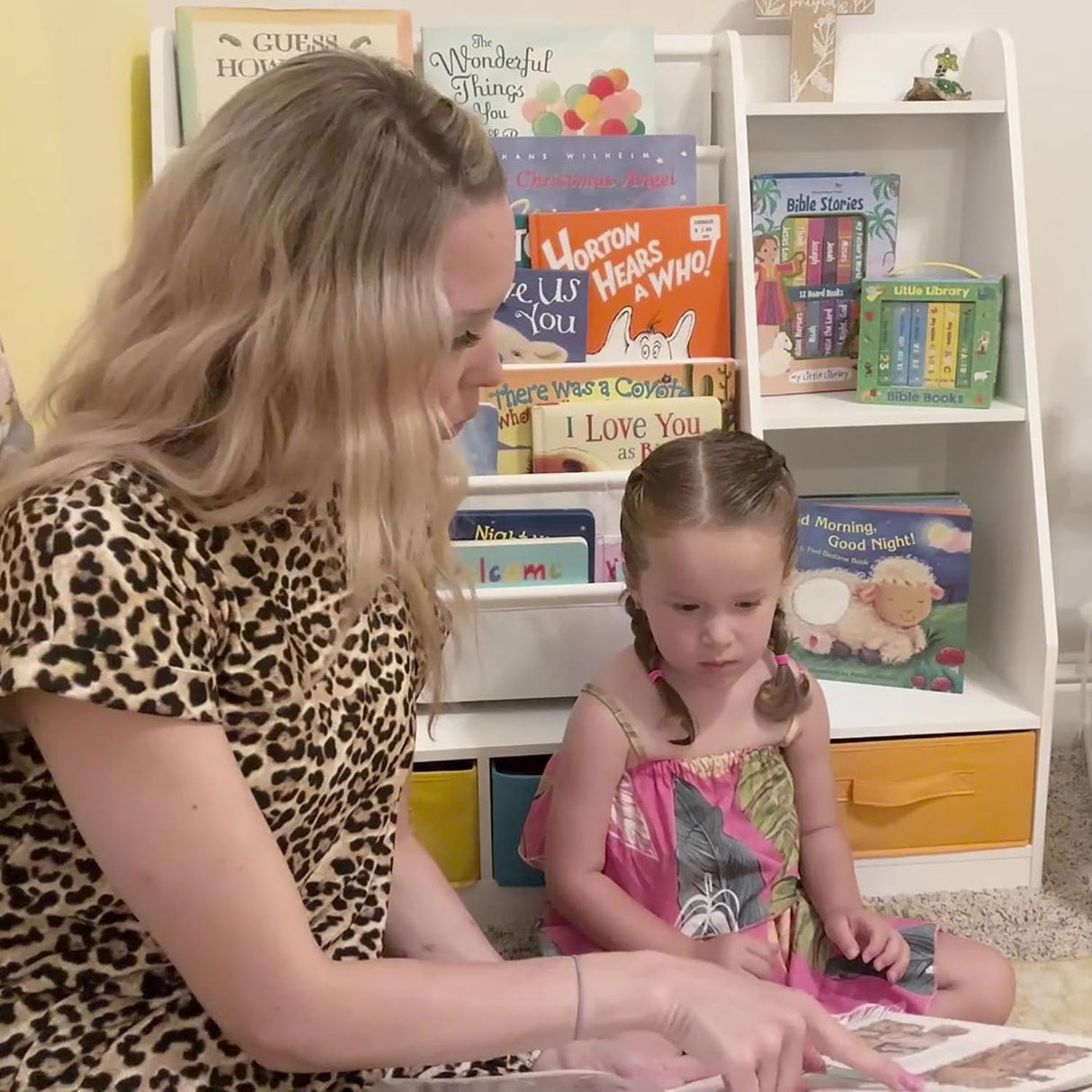 UTEX 5-Tier Kids Sling Bookshelf with Storage Bins, Wood Children Bookcase, Toddler Montessori Book Shelf for Kids Room, Classroom, Bedroom, and Nursery, White UTEX