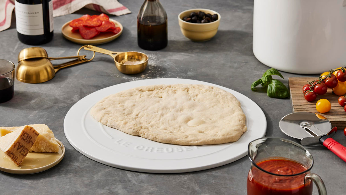 Le Creuset Stoneware Round Pizza Stone, 15 in., Cerise Le Creuset