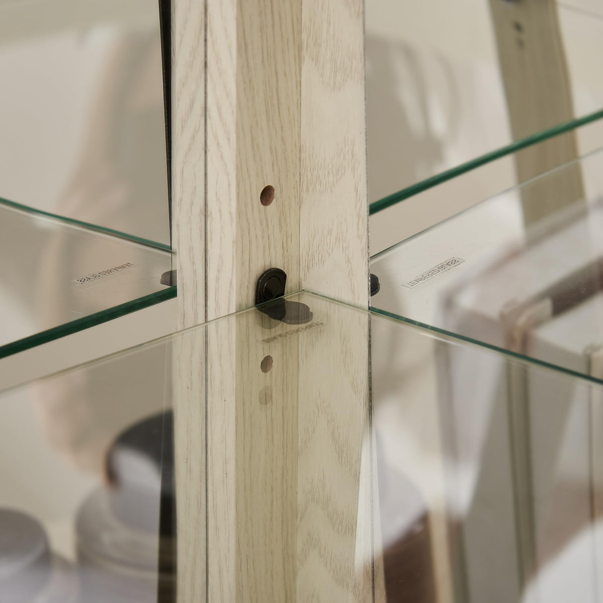 Wekuku Elegant White Lighted Corner Curio Cabinet Glass Display Case for Living Room, Bar Storage, Antique Collections Wine with Built in Lighting Wekuku