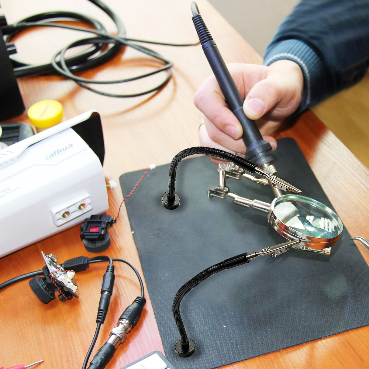 2 Pack Magnetic Helping Hands Soldering,Flexible Gooseneck Metal Arms for Automobile Electronics Soldering jewelry, Painting Art Crafts Hobby with Adjustable Alligator Clips Beclumas