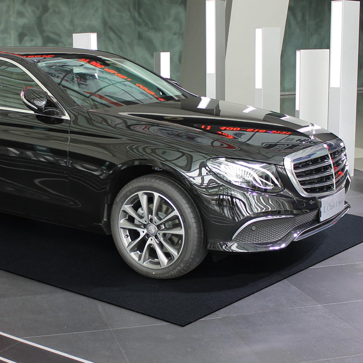 VEVOR Garage Floor Mat, 7.6'x19' Waterproof Protection from Water,Snow, Rain,Mud and Oil for Cars, Non-slip Heavy Duty Containment Mat with TPE Anti-Leak Backing & Easy to Clean & Cuttable VEVOR