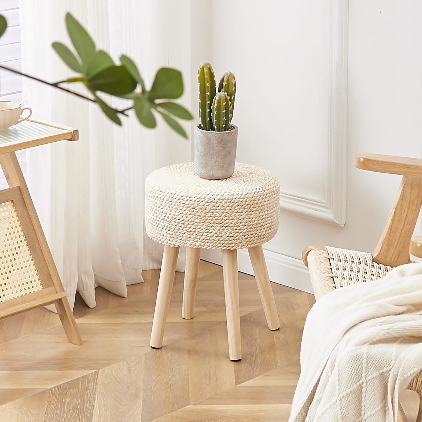 Cpintltr Footstool Ottoman Round Natural Seagrass Foot Stool Pouf Ottomans with Solid Wood Legs Hand Weave Footrest Step Stool for Living Room Bedroom Balcony Garden Natural