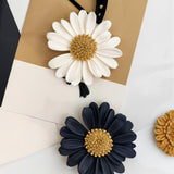 Daisy Flower Silicone Mold, 2 PCS Flower Molds for Candle Making, 3D Flower Fondant Chocolate Candle Decoration Mold, Blooming Flower Mold for DIY Soap Candle Beeswax Resin Craft Hariendny