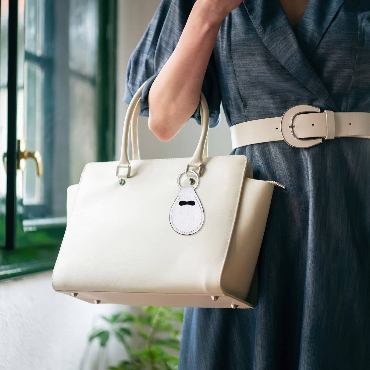 Valyria 10 Pcs Sublimation Blanks Coin Holder Keychain Keyring Universal AA Medallion Keychains for Women (White) Valyria