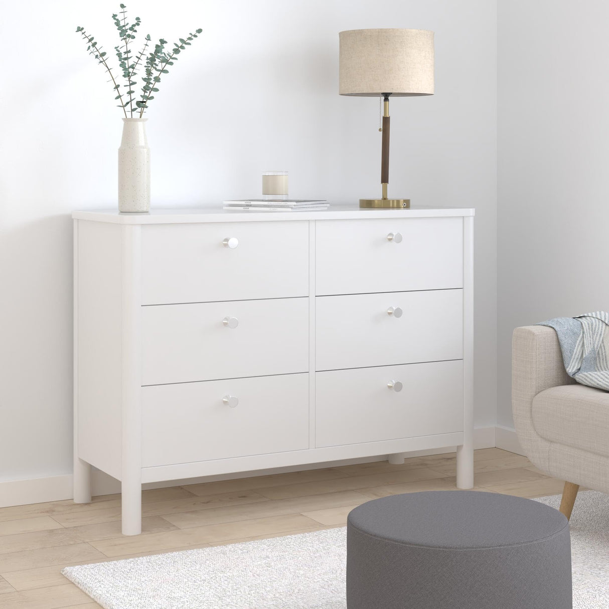 Delta Children Brooks 6 Drawer Dresser with Interlocking Drawers (Includes 3 Sets of Knobs – Choose from Natural, Brushed Nickel & Melted Bronze), Bianca White Delta Children