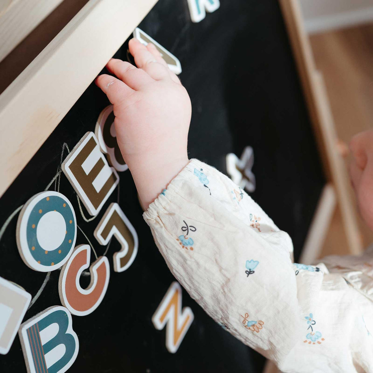 Tiny Land Easel for Kids, Double-Sided Magnetic Easel, Adjustable Wooden Kids Art Easel with Paper Roll, Learning-Toy for 3,4,5,6,7,8 Years Old Boy & Girls Tiny Land