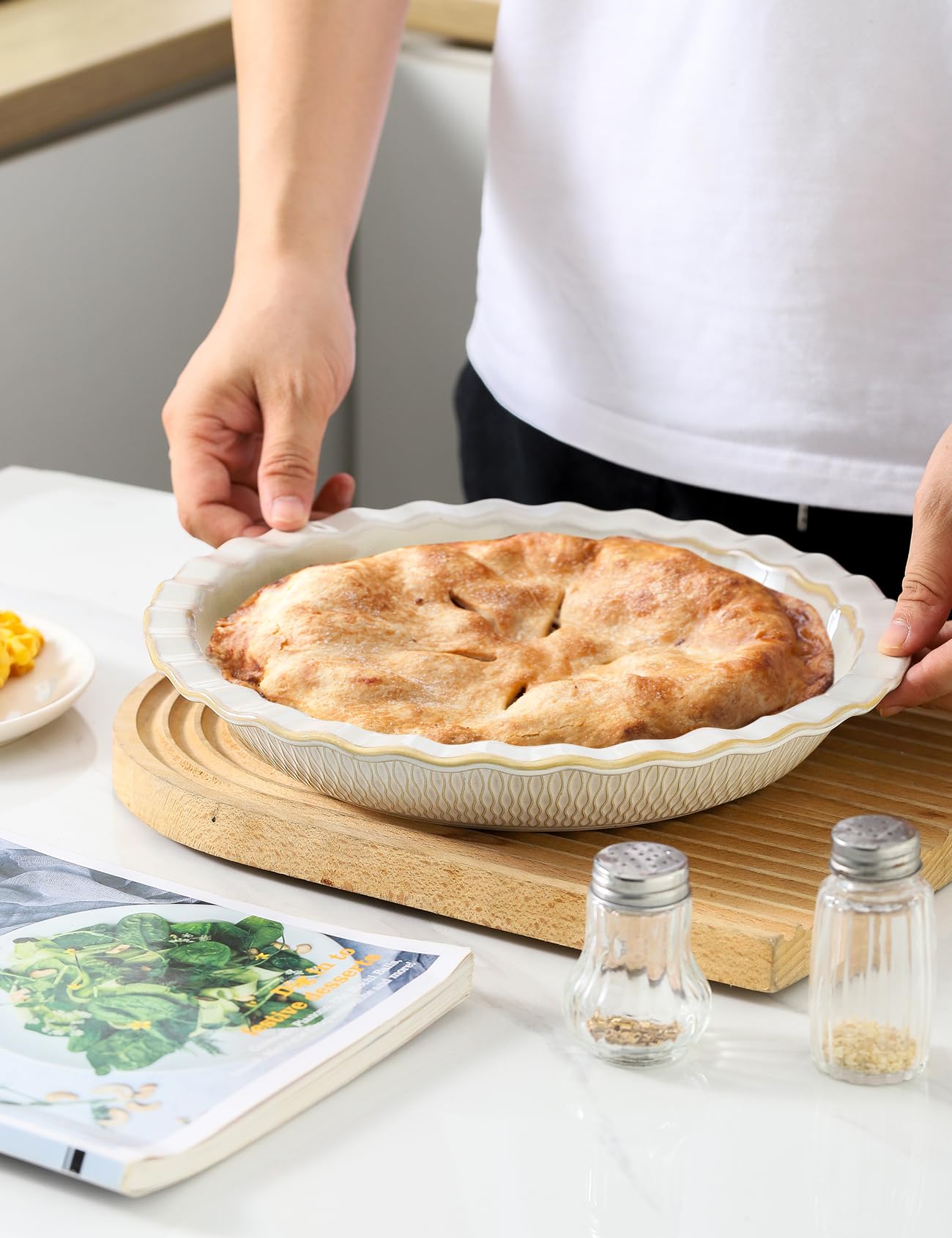 Ceramic Pie Dish for Baking, 9 inch Porcelain Pie Pan, Fluted Pie Plate for Apple, Quiche, Pot Pies, Tart, Modern Farmhouse Bakeware, Vanilla White