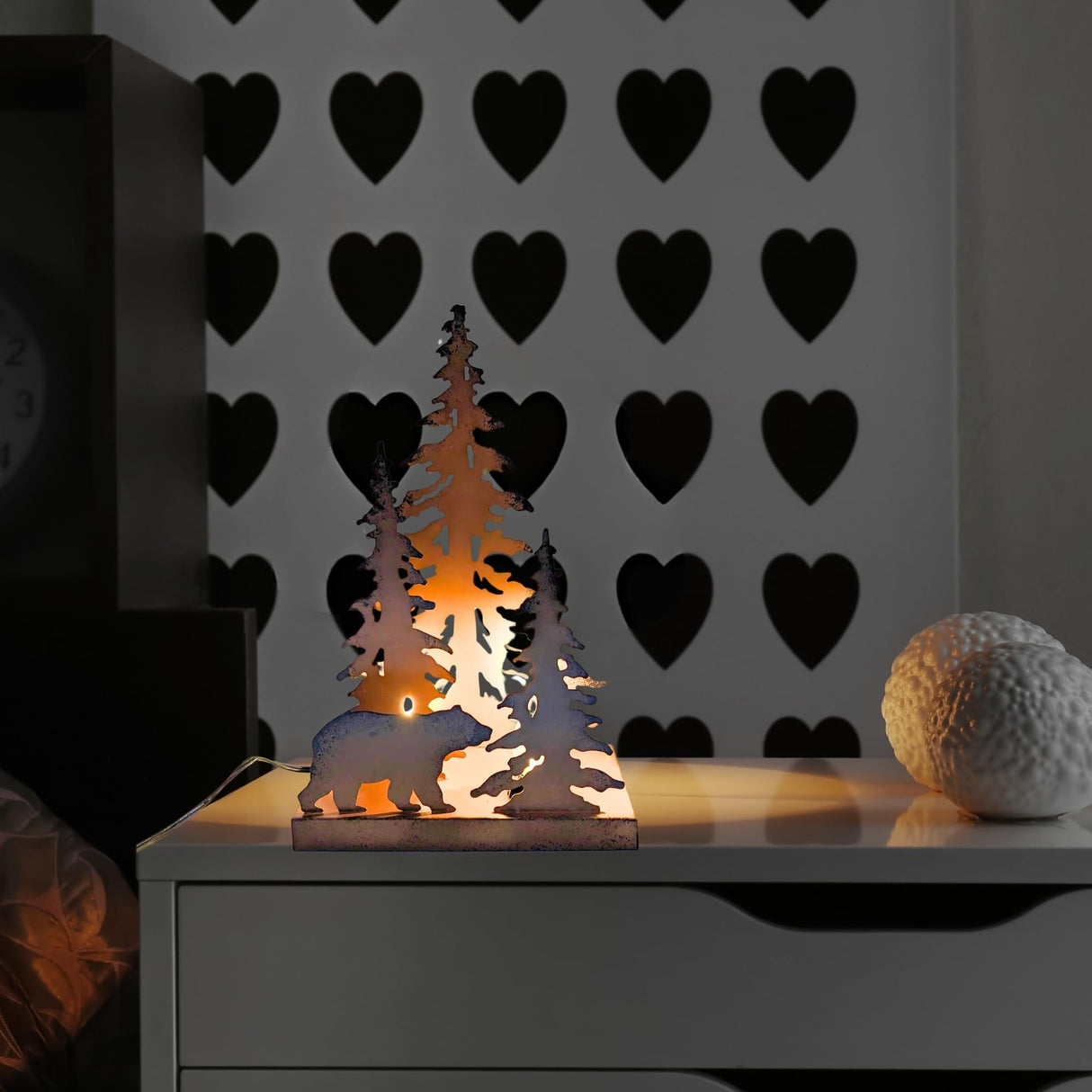 Rustic Metal Bear Silhouette Table Lamp – Forest-Inspired Night Light for Cabin, Lodge, and Woodland Décor BestGiftEver