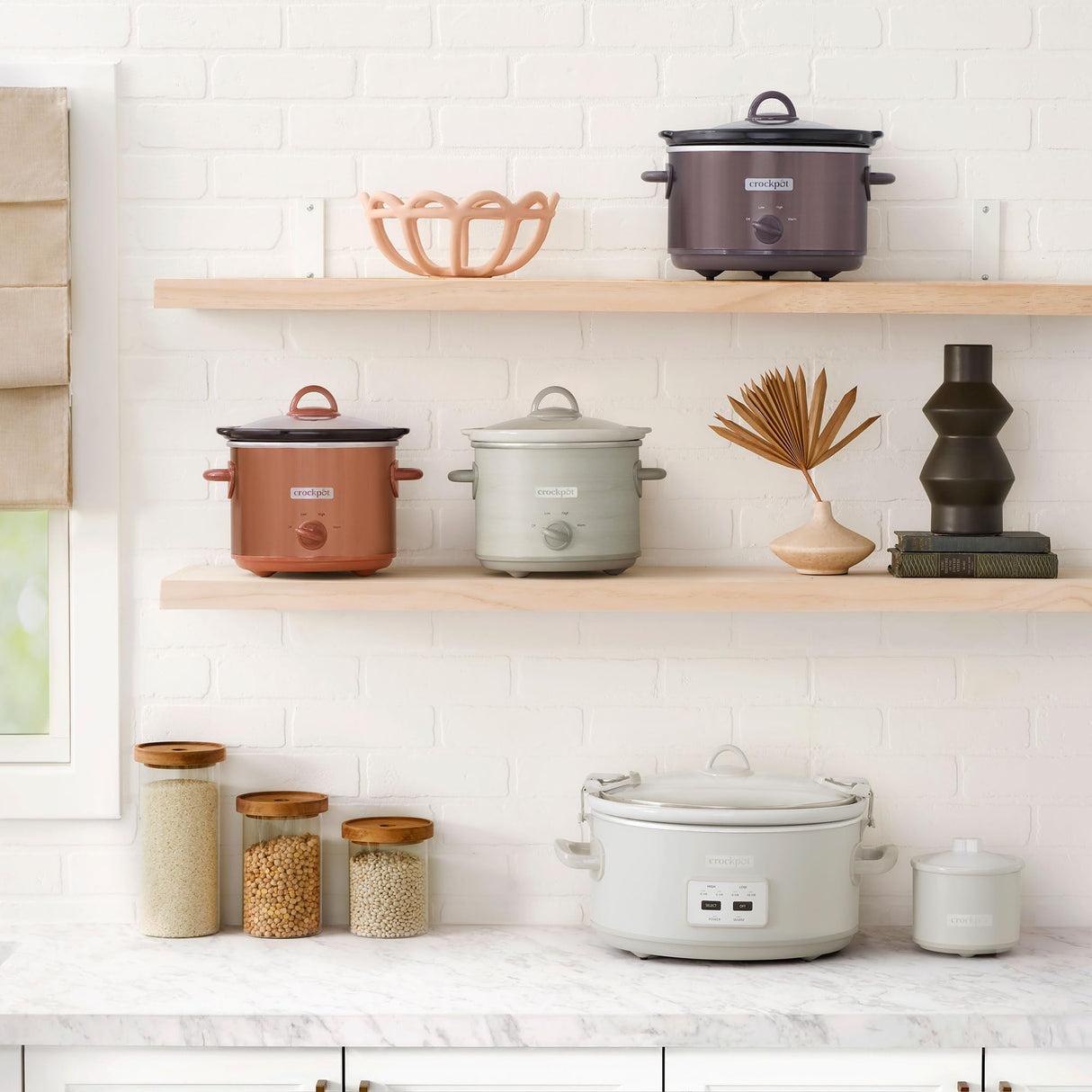 Crock-Pot 7 Quart Cook and Carry Slow Cooker with Touch Control, 4 Pre Programmed Settings, Removable Stoneware, and Locking Lid, Mushroom Crock-Pot