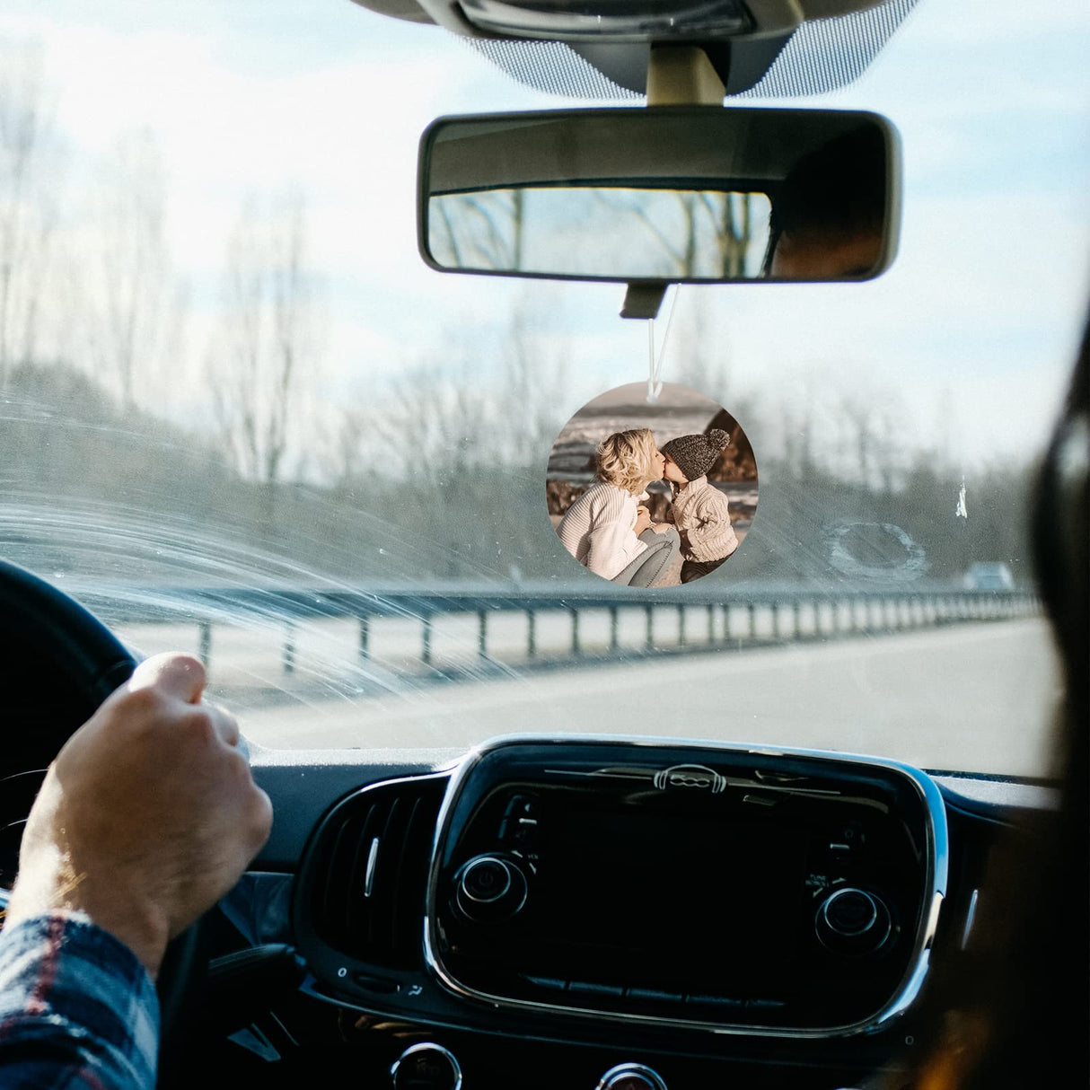 MAIKESUB 25 Pieces Round Sublimation Air Freshener Blank Sheets Car Scented Hanging Sheets Felt Air Freshener White Fragrant Sheets with 25 Pieces Bags and Elastic Rope for Car Interior Use and Decor MAIKESUB