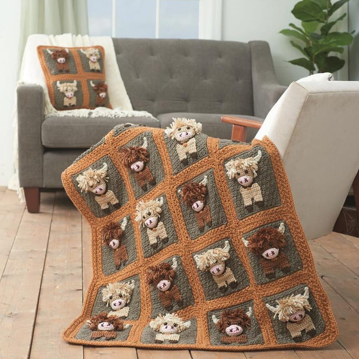 LEISURE ARTS Highland Cows Crochet Book – Delightful Crochet Amigurumi Pattern Books Featuring Adorable Highland Cows, Perfect Animals Pattern Book for Crafters LEISURE ARTS