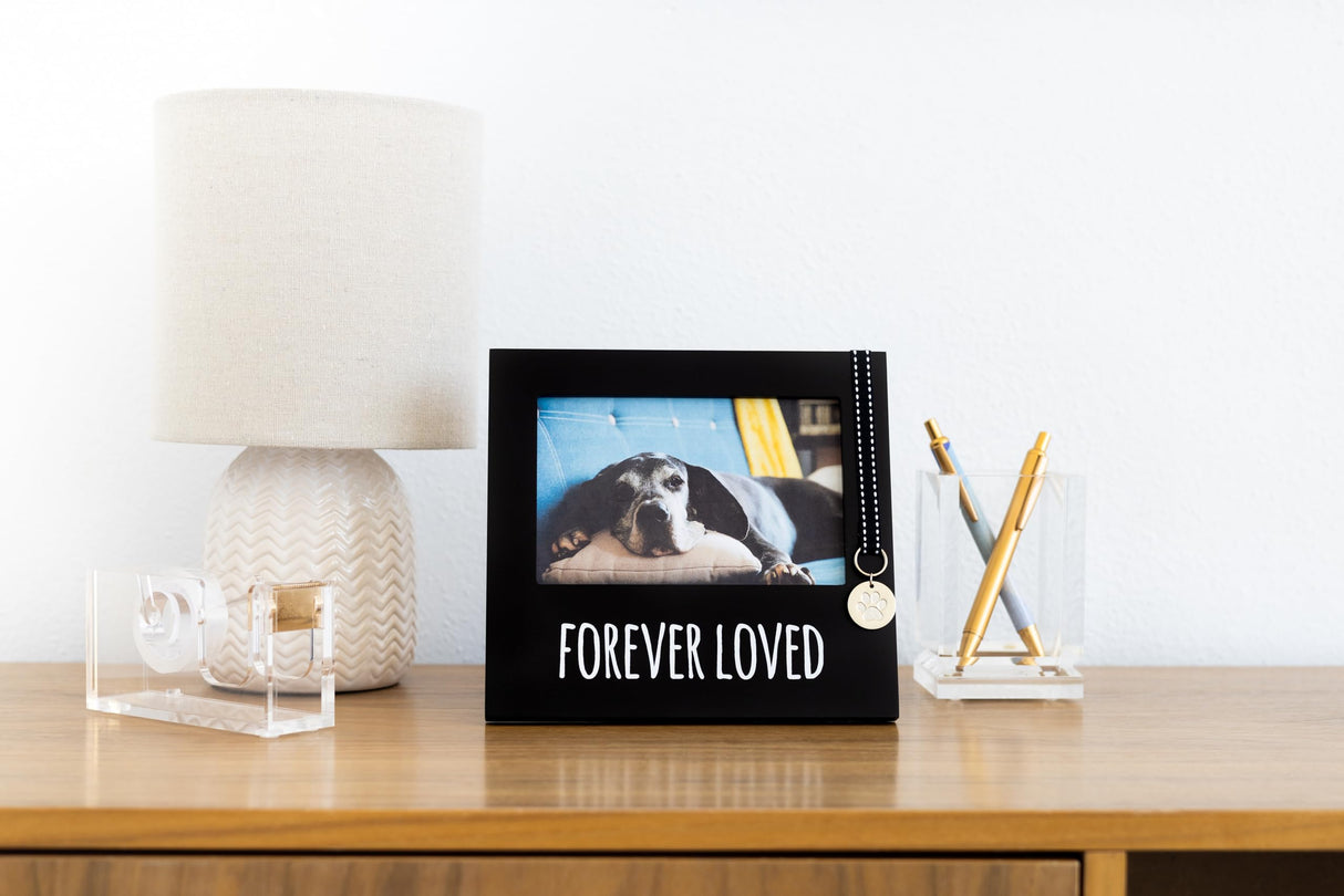 Pearhead Forever Loved Pet Keepsake Picture Frame, Photo Frame for Pet Owners and Dog Lovers, Ideal Memorial Gift for Loss of Dog and Pet Remembrance, Wall Mount And Tabletop Frame, Black Pearhead
