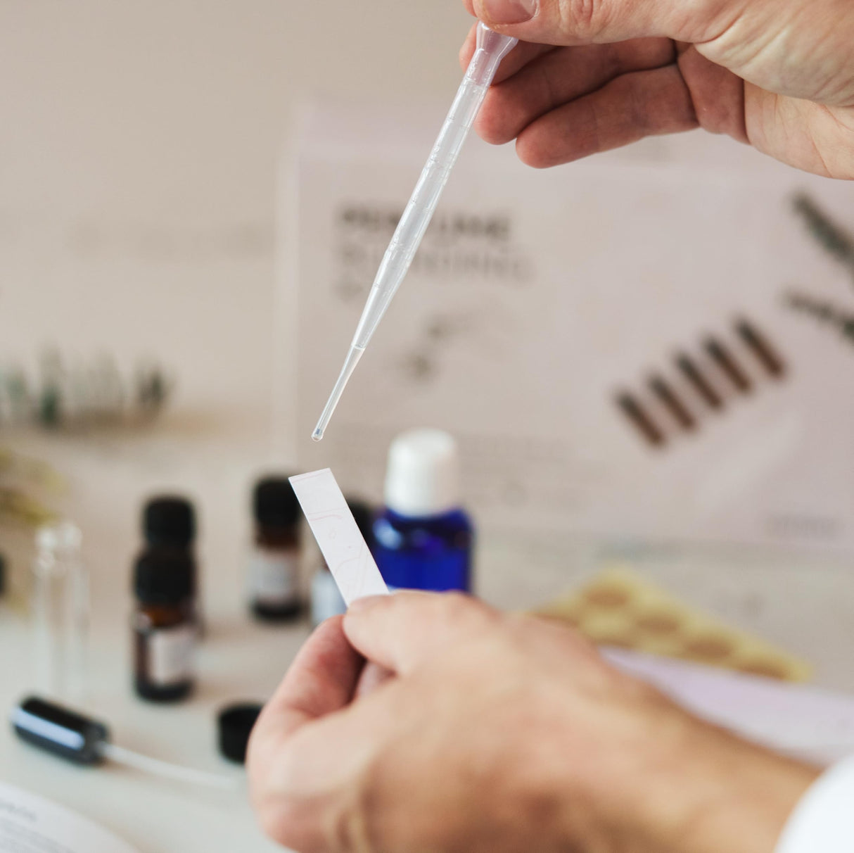 OurHands Perfume Making Kit Create Your Own Signature Perfume with 5 Premium Fragrance Oils, Perfumer’s Alcohol, Reusable Glass Atomiser, and Custom Naming Stickers OurHands