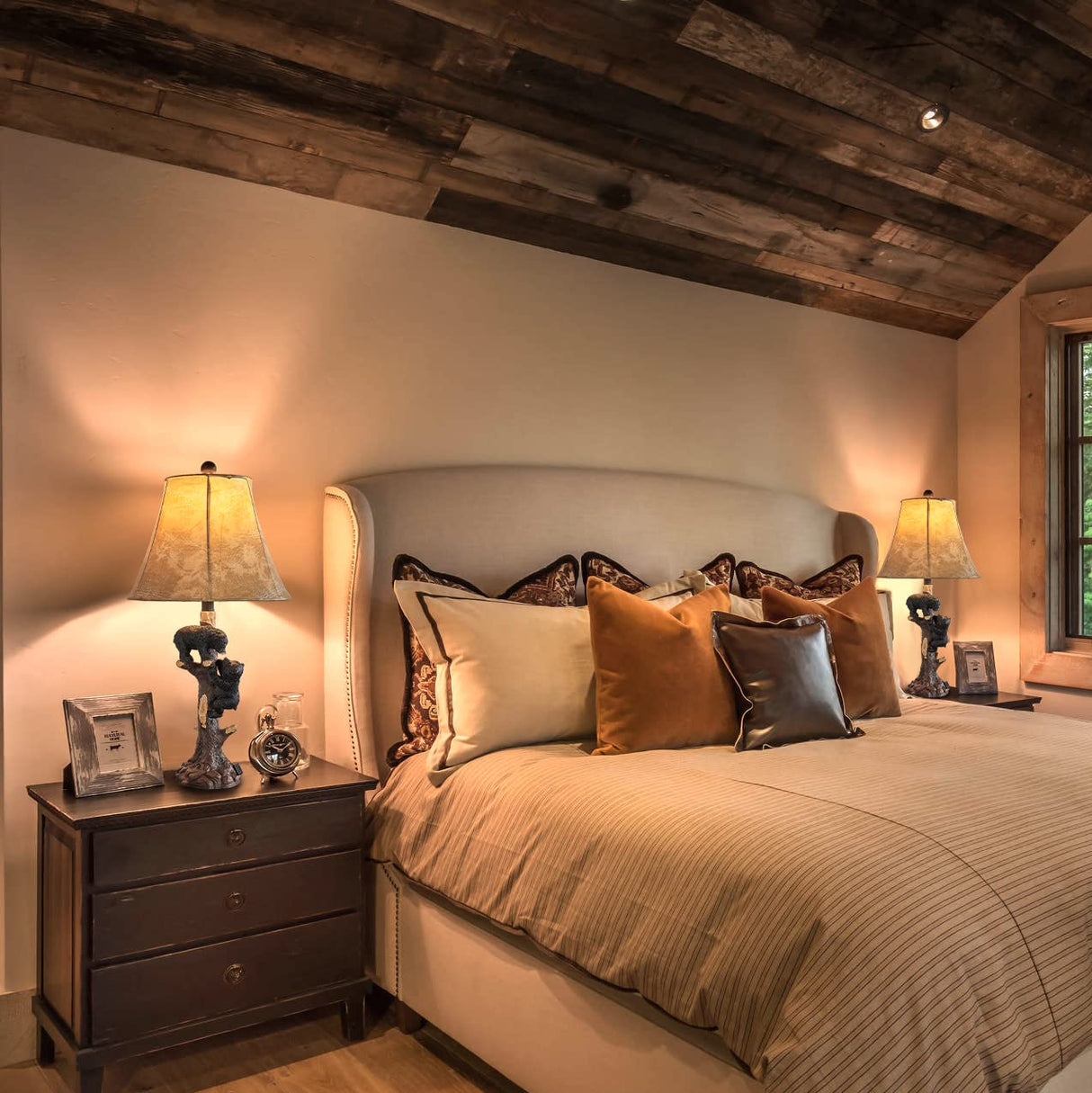 LOKHOM Climbing Bears Rustic Western Table Lamp Set of 2, 26" Rustic Bedside Lamp with USB & TypeC Charging Port, Natural Bears Table Lamp for Bedroom Living Room Foyer Office Valentine's Day Gift LOKHOM