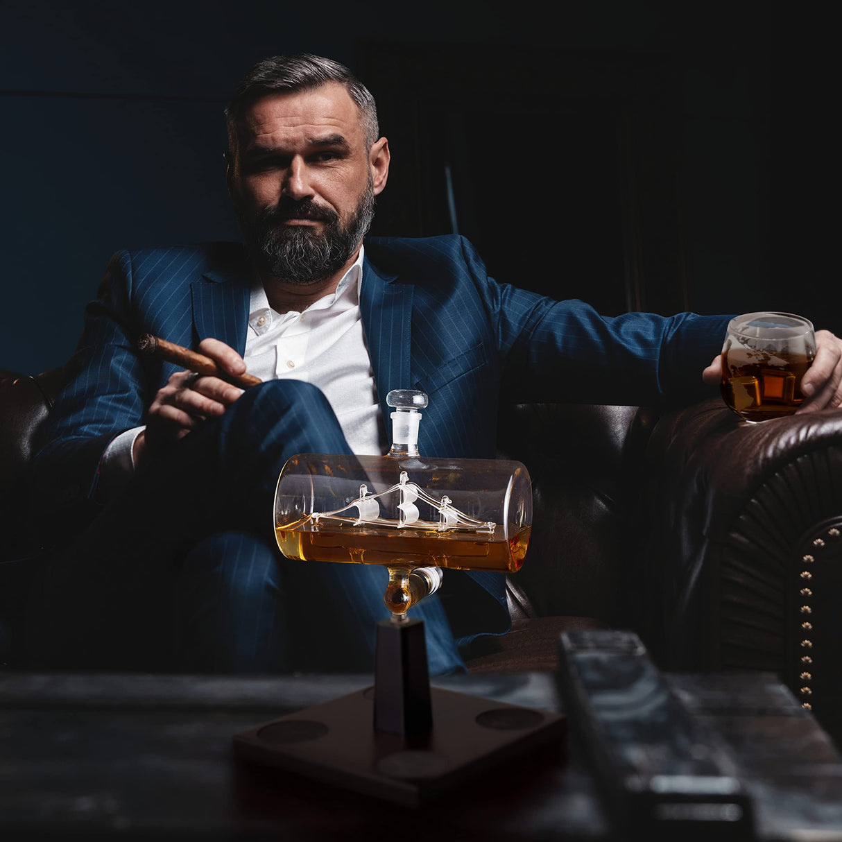 Oak & Steel - 35oz/ 1000ml Ship Whiskey Decanter - Decanter Set for Men - Whiskey Dispenser - Liquor Dispenser Set with 4 Glasses for Whiskey, Bourbon, Tequila - Gifts for Men & Husband OS Oak & Steel ENGLAND