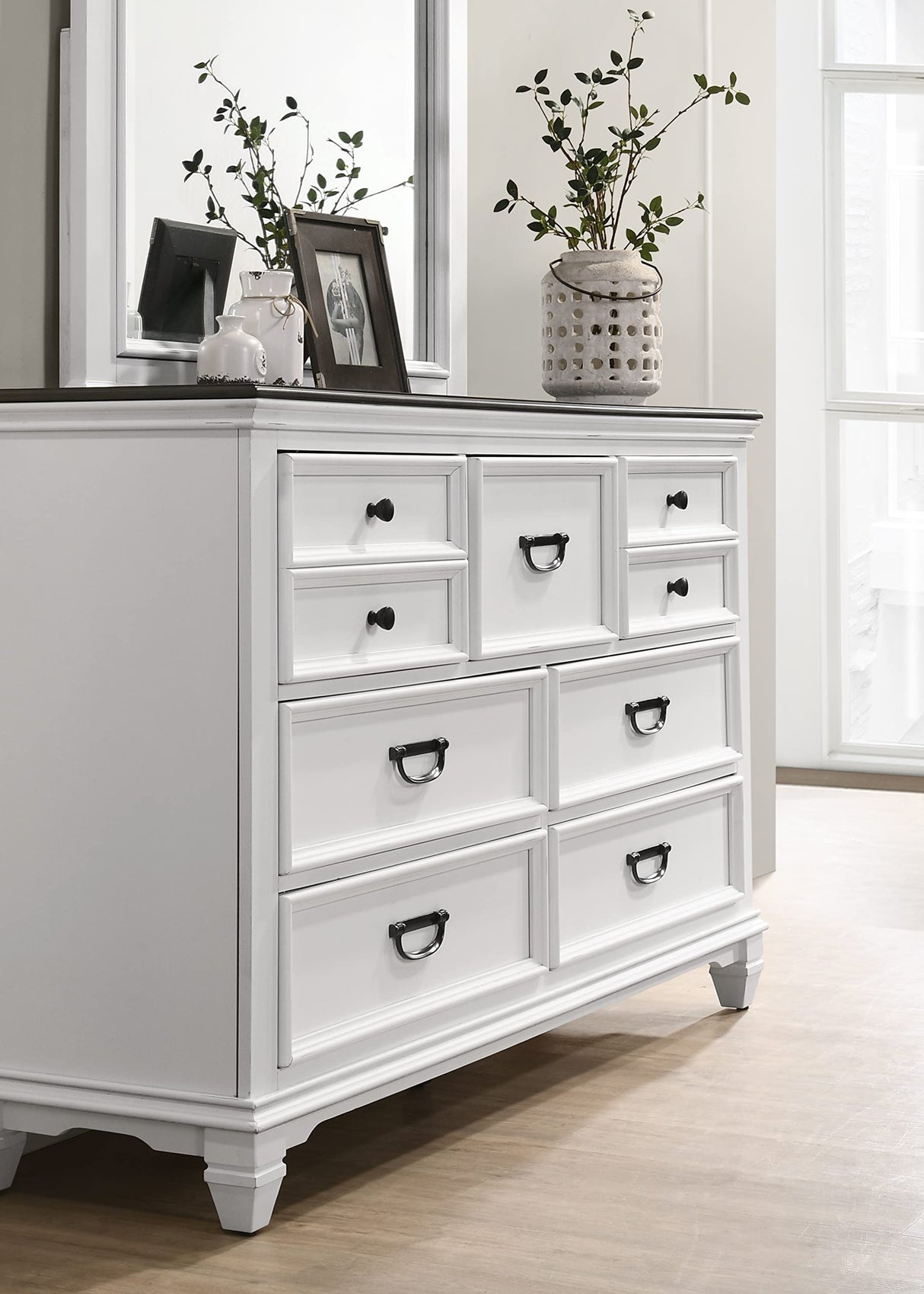 Roundhill Furniture Clelane Wood Bedroom Set with Shiplap Panel Bed, Dresser, Mirror, Nightstand, and Chest, Queen, Weathered White and Walnut Roundhill Furniture