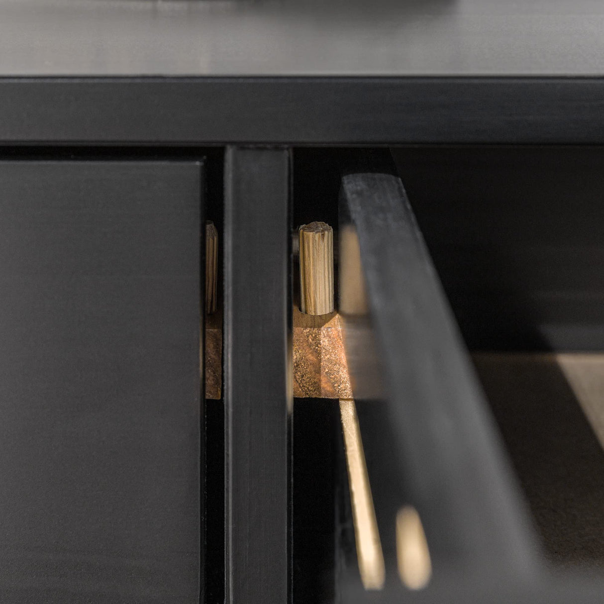 Walker Edison Blythe Mid-Century Modern Tray-Top Solid Wood 9-Drawer Dresser, 60 Inch, Black Walker Edison