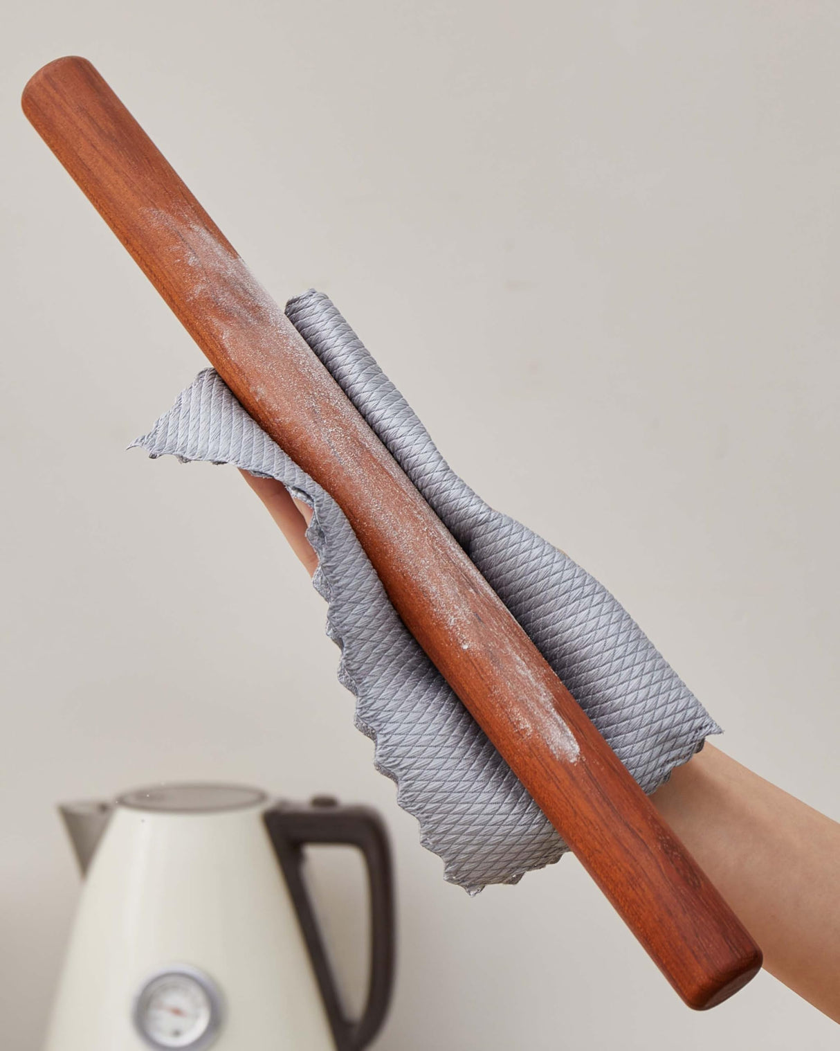 Wood Rolling Pin for Dough, Vinoil French Rolling Pins for Baking with Slicone Baking Mat Set, Dough Roller for Baking Fondant Pizza Pasta Pies Cakes Bread and Cookies, 16 Inch Rosewood Vinoil
