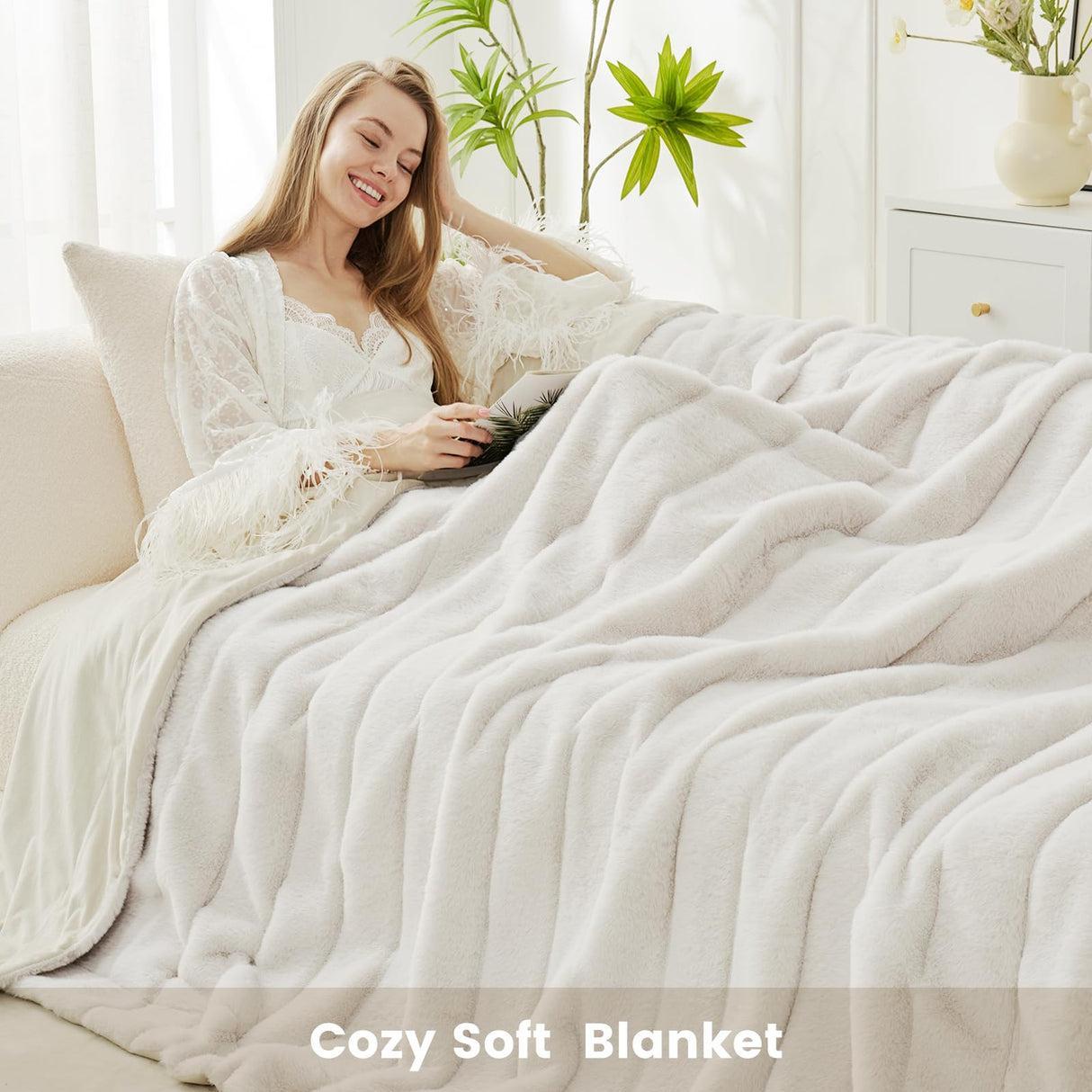 Cozy Bliss Faux Fur Throw Blanket for Couch, Cozy Soft Plush Thick Winter Blanket for Sofa Bedroom Living Room, 50 * 60 Inches Beige Cozy Bliss