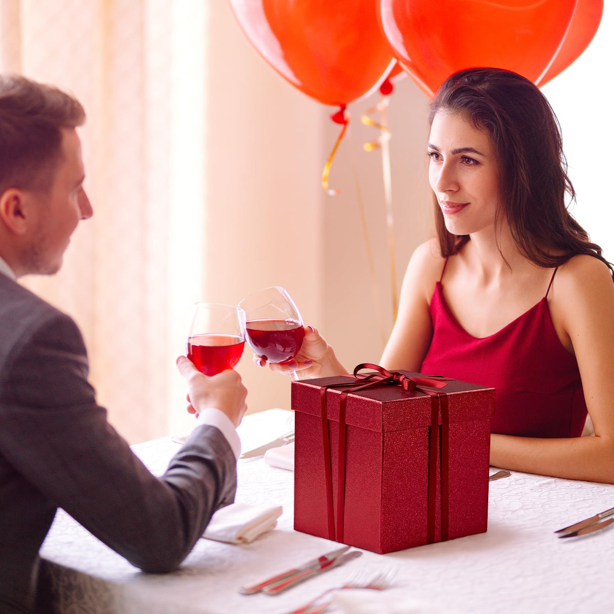 UNIQOOO 5Pcs Red Glitter Xmas Gift Box Set with Lid, Assorted Size, Square Nested Wedding Keepsake Boxes, Holiday Paper Box Tower For Birthday Party, Mother's Day Gift Wrap Packaging UNIQOOO