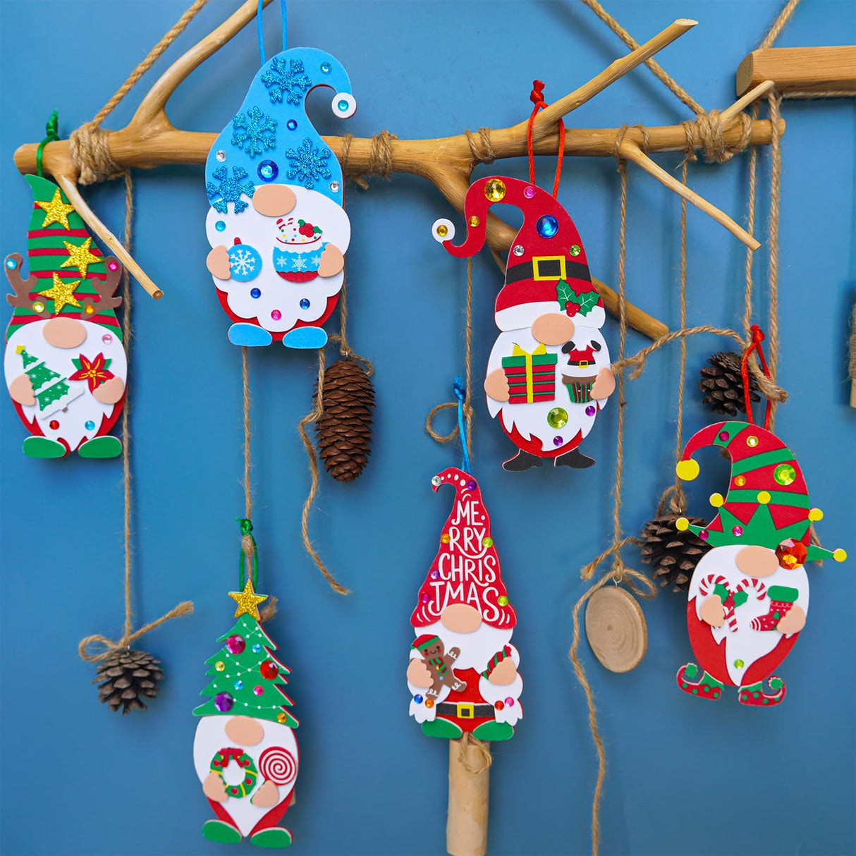 Winlyn 24 Sets Christmas Craft Kits - Winter Crafts DIY Gnome Ornaments & Decorations Art Sets with Foam Stickers for Kids Holiday Seasonal Home & Classroom Activities Party Favors Winlyn