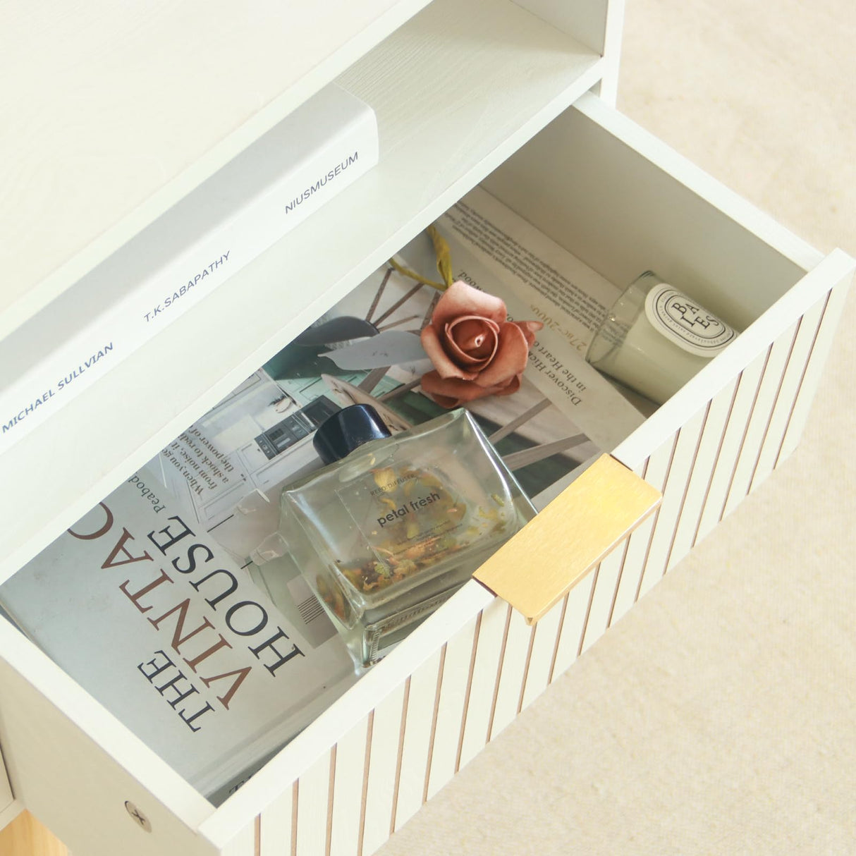 White Nightstand with Charging Station, Mid Century Modern Nightstand with Liner Drawer and Solid Wood Legs, Small Bedside Table End Table for Bedroom with 2-Tier Storage, White MaxSmeo