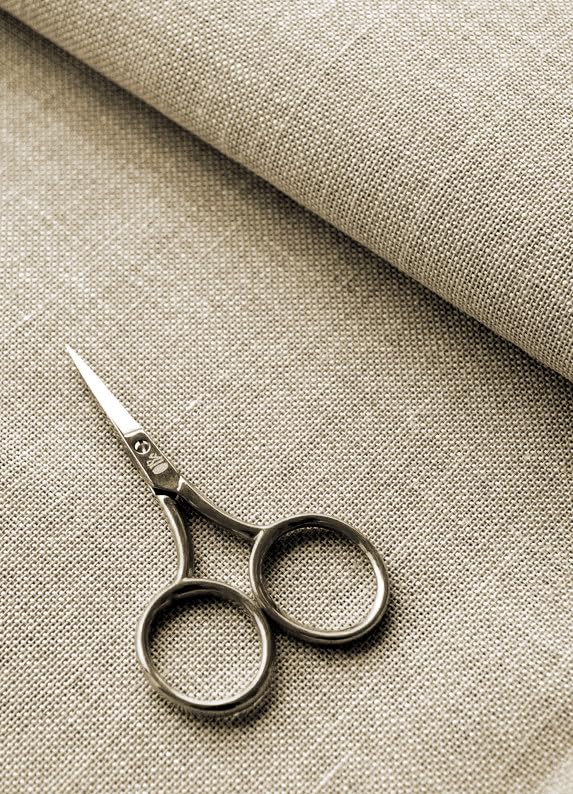 Zweigart 25ct Dublin 100% Linen evenweave for Embroidery | 18x27 inches | Linen Fabric for Counted Cross Stitch (Natural Raw 52) Aidalux