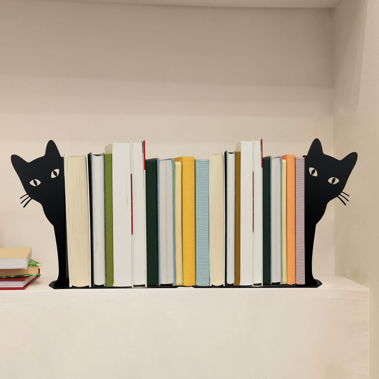 Peeping Cat Metal Bookends Cute Cat Book Ends for Shelves Bookshelf Decorative Objects Home Office Desk Bookshelf Decor Cat Lover Gifts for Women (Black) Ecqizer