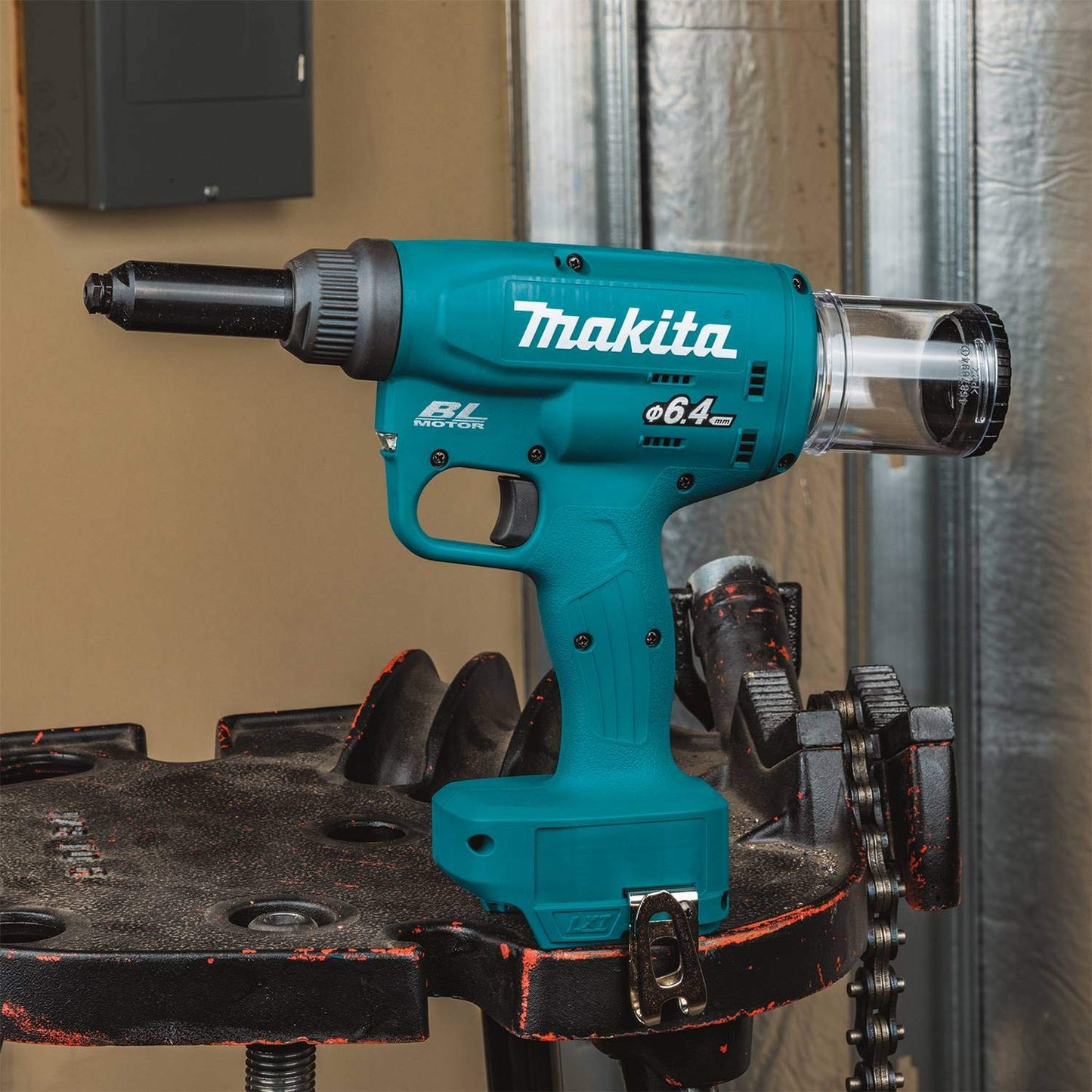 Makita XVR02Z 18V LXT® Lithium-Ion Brushless Cordless Rivet Tool, Tool Only - WoodArtSupply