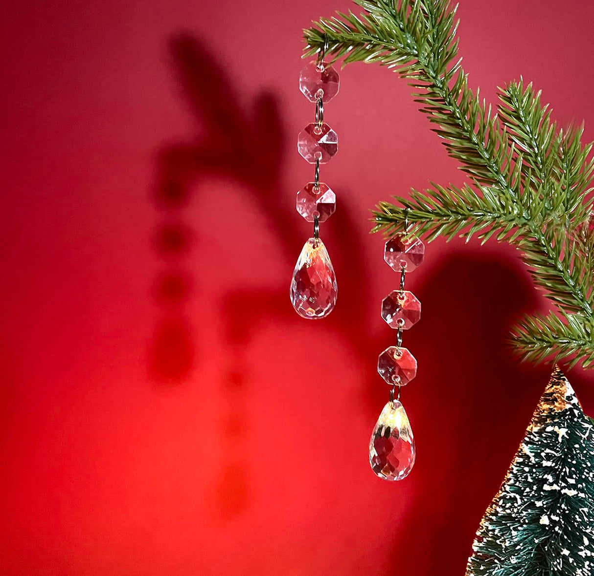 Christmas Ornaments Crystal Tree Decorations, 30Pcs Acrylic Clear Hanging Crystals for Centerpieces Teardrop Chandelier Garland Beads for Xmas Wedding Party Home Decor XINGXIA