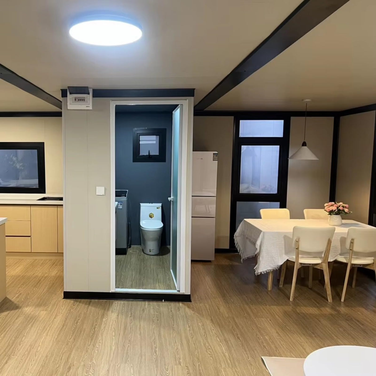 Tiny House Prefab Tiny Home for Sale, 2 Bedrooms Container House with Bathroom and Kitchen, Modular Prefab Home, Expandable Tiny Homes to Live in for Adults Generic