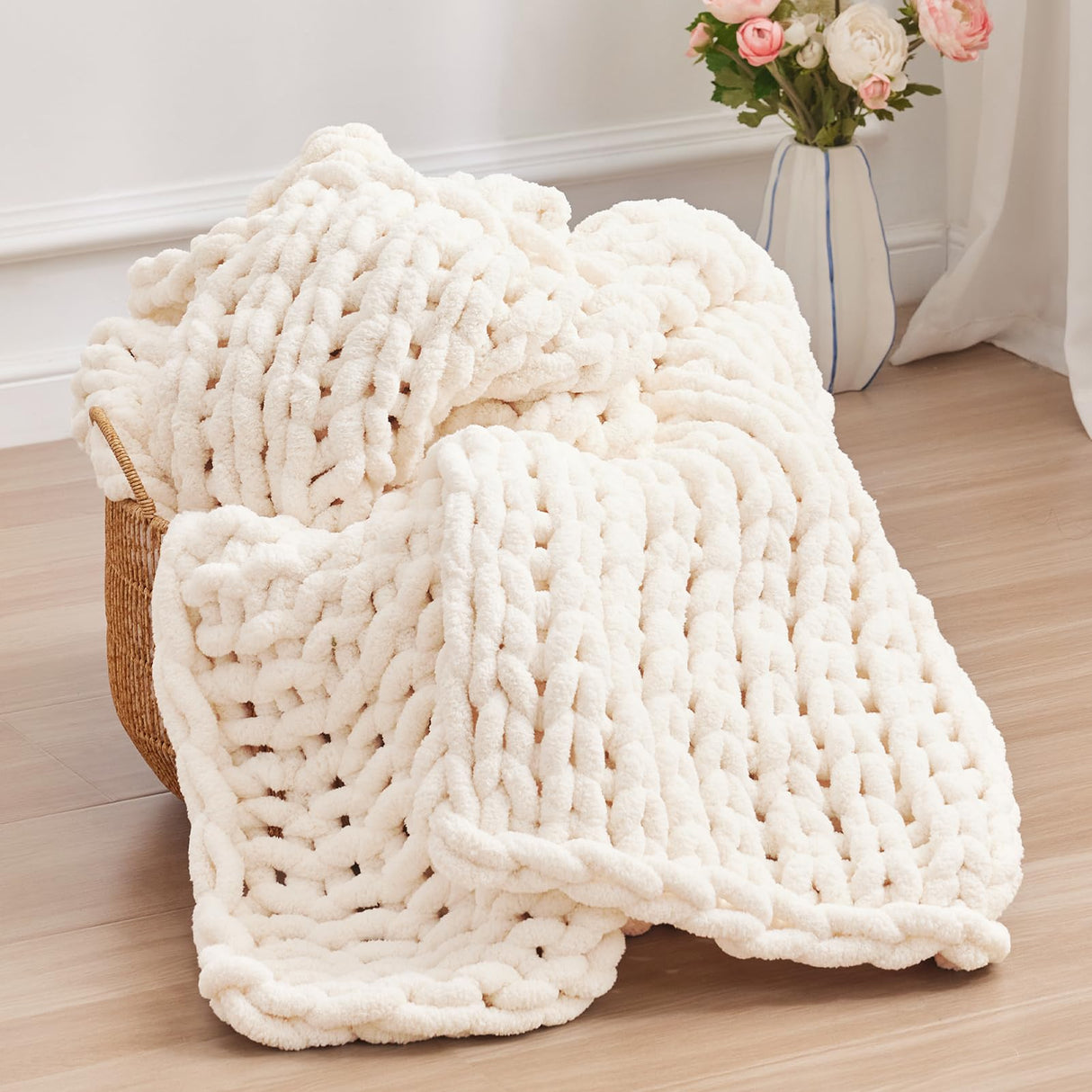 Negwoo Chunky Knit Throw Blanket, 50''*60'' Knitted Throw Chenille Yarn for Bed Couch, Handmade Cream Crochet Big Thick Blanket, Machine Washable Cute Comfy Blanket for Home Decor Negwoo