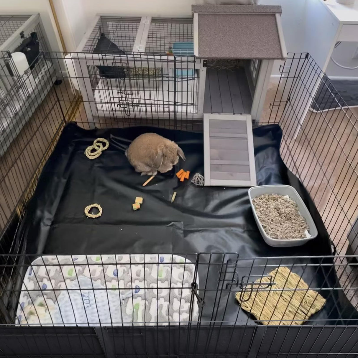 Aivituvin Rabbit Hutch Indoor Bunny Cage Outdoor Bunny House with Wire Floor Leakproof Plastic Tray Aivituvin