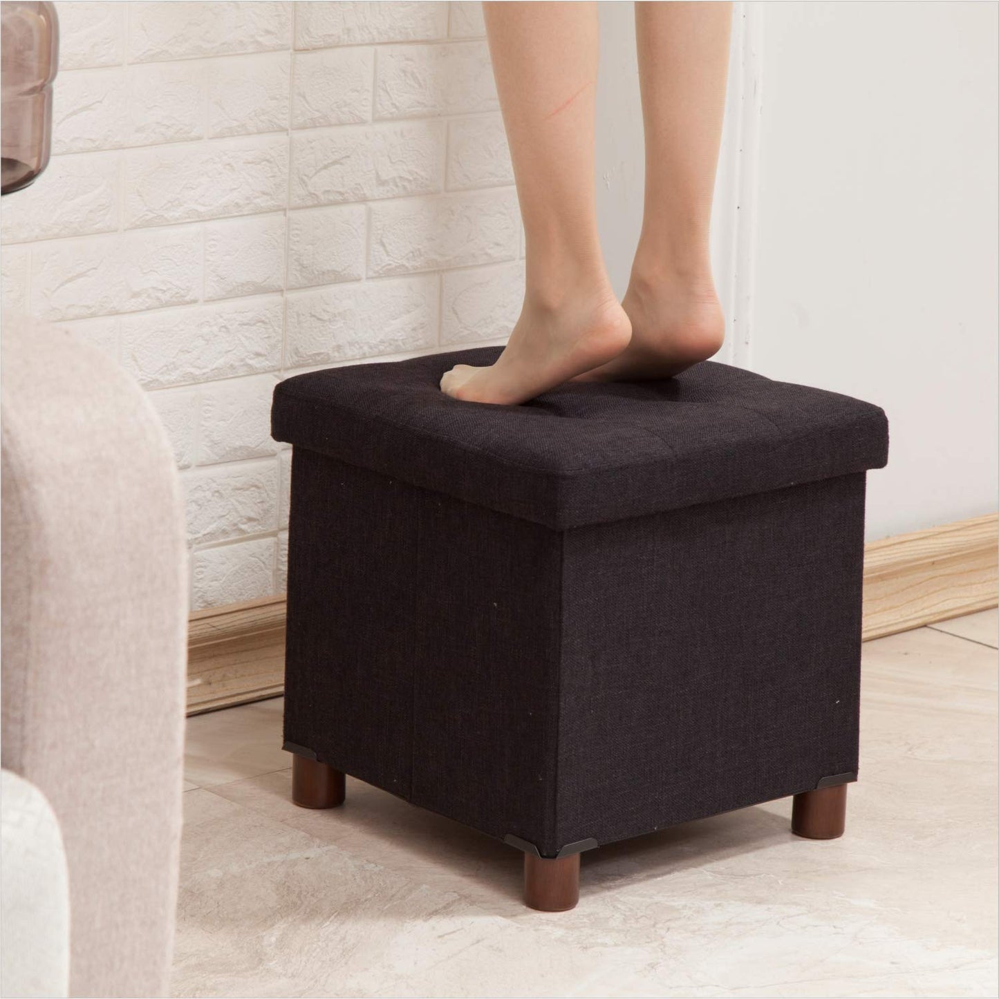 15 Inches Storage Ottoman with Wooden Legs Cube Foot Rest Stool, Square Footstool Storage, Ottoman with Storage for Living Room, Foldable Fabric Ottoman, Comfortable Seat with Lid, Space-Saving Black