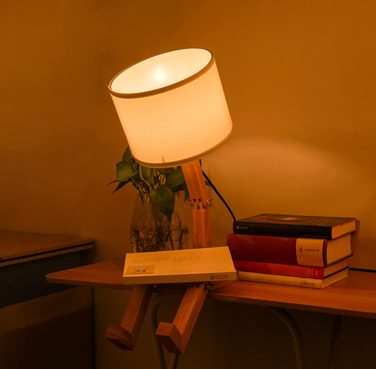 ELINKUME Cute Desk Lamp,Unique Table Lamps,Wood Bedside Table Lamp Fun Funky Person Lamp Wooden Robot Cute Lamps for Bedrooms ELINKUME