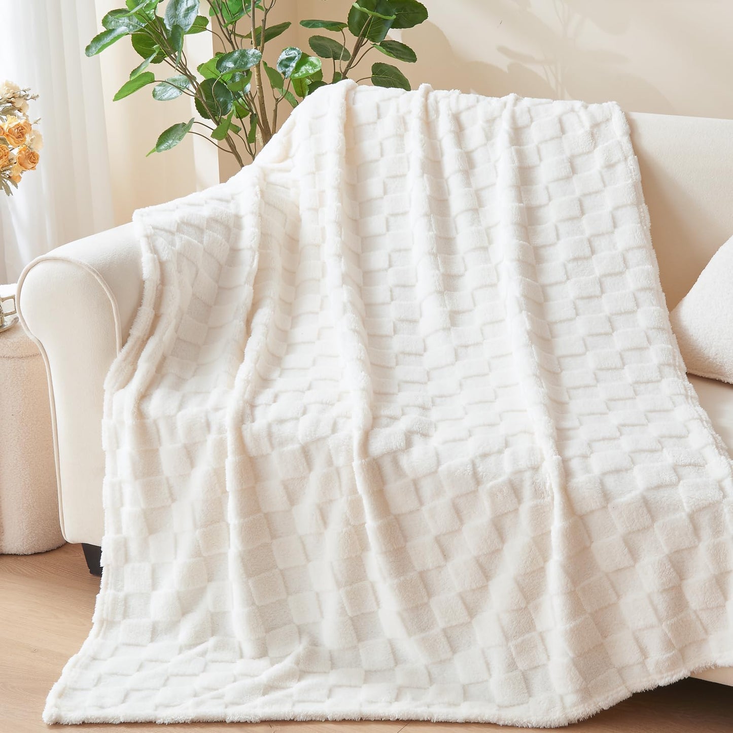 NEWCOSPLAY Super Soft Throw Blanket Ivory Premium Silky Flannel Fleece 3D Checkered Lightweight Bed Blanket All Season Use (Ivory Checkered, Throw(50"x70"))