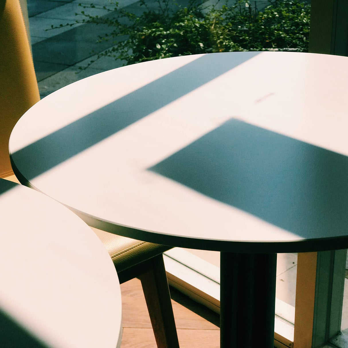 Leopard MDF Round Top Not Adjustable (41 INCHES Height) Bar Table, Pub Table with Silver Leg and Base (White) Leopard Outdoor Products