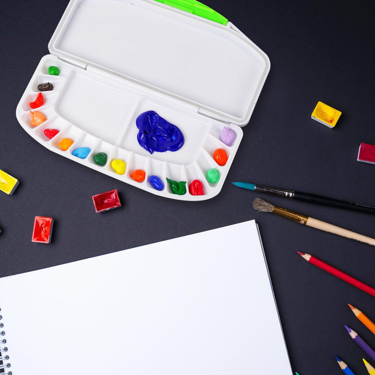 Falling in Art Airtight Watercolor Palette, Plastic Paint Palette with 16 Wells and 2 Mixing Areas, Folding Paint Tray with Lid, Suitable for Acrylic, Gouache and Watercolor Falling in Art