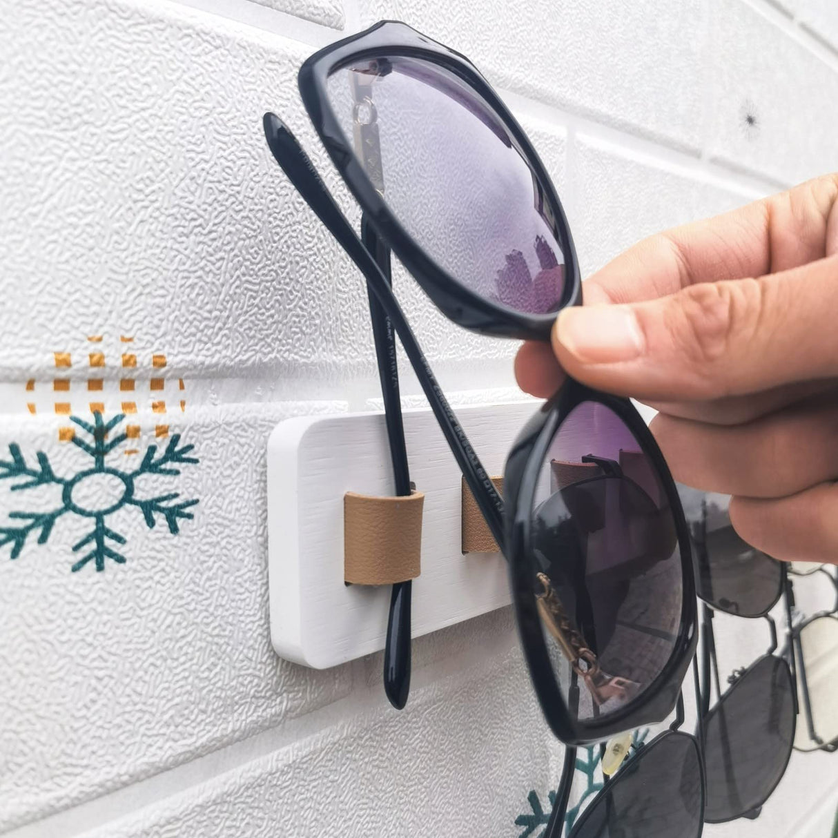 FINDAMAZE Sunglasses Organizer Wall Mounted Wood Sunglass Holder for Home Glasses Holder/Sunglasses Rack,Home Decor (White-1pcs-long) FINDAMAZE