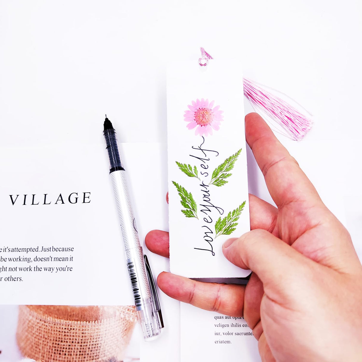 Cardstock Blank Bookmarks Set, 12 Pcs DIY White Craft Bookmarks for Pressed Flowers, Dried Flower Bookmark Making Kit with 43 Pcs Pressed Flowers, 12 Pcs Tassels, DIY Bookmarks for Dried Flowers HEOCAKR